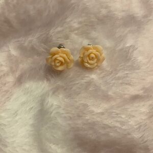 Rose stud earrings🌹